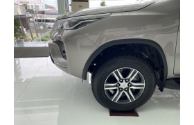 TOYOTA FORTUNER 2.4 MT NEW